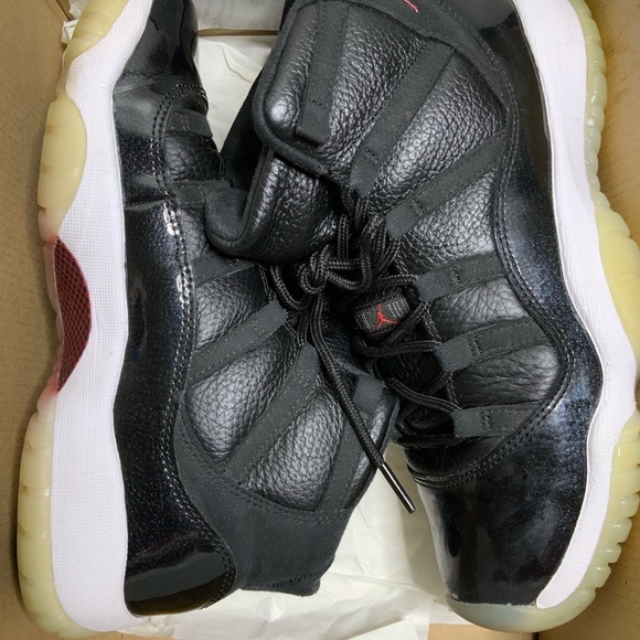 Sneakers - Picture 1 of 4